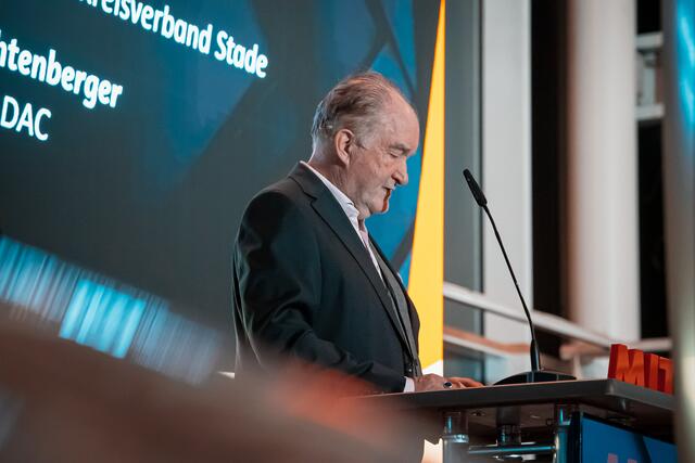 STADAC Senior Chef Werner Leuchtenberger bedankte sich an diesem Abend in einer berührenden Rede bei allen Teilnehmern, Unternehmen, Mitarbeitern und Kunden für die langjährige Treue. | Foto: broadcast Media solutions / Jonas Rambow