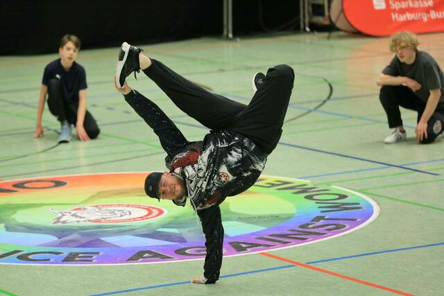 Trainer Christoph Burmann beim "Air-Freeze" | Foto: cbu