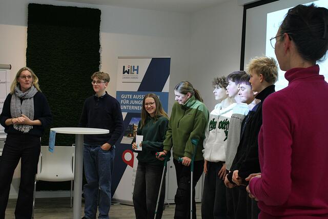 Bei den "Zukunftsunternehmer"-Projekttagen an der IGS Buchholz entwickelten sechs Gruppen und eine einzelne Schülerin in kürzester Zeit diverse Produkte. Ganze zwei Teams waren in der Wertung gleich auf und gewannen einen Sonderpreis | Foto: ab