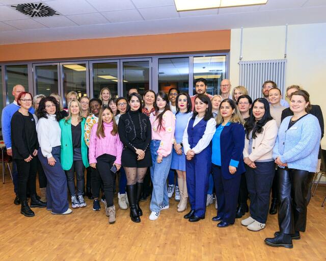 Mitte Januar lud die Geschäftsführung internationale Pflegekräfte aus beiden Krankenhäusern zum Willkommens-Essen ein. Die Pflegekräfte unterstützen seit Herbst 2024 an beiden Standorten die Pflegeteams | Foto: Krankenhäuser Buchholz-Winsen