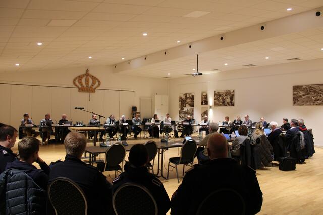 22 von 28 Samtgemeinde-Ratsmitgliedern waren zur Ratssitzung ins Schützenhaus gekommen | Foto: pöp