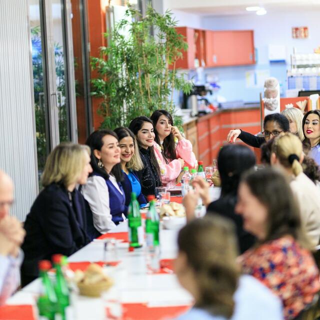 Ausgelassene Stimmung bei internationalen Köstlichkeiten: Die neuen Pflegekräfte kommen aus Mexico, der Türkei, dem Iran und von den Philippinen | Foto: Krankenhäuser Buchholz-Winsen
