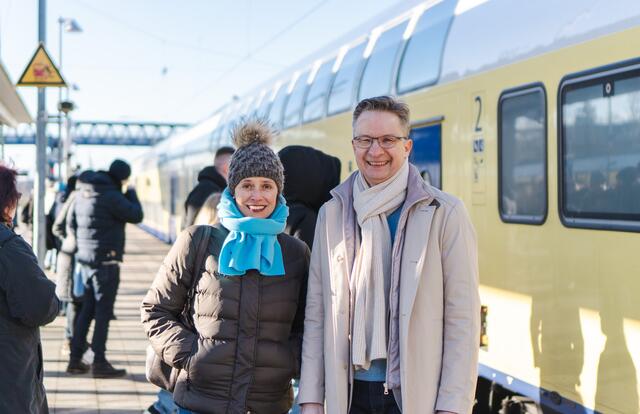 Unterwegs mit dem Metronom: CDU-Bundestagskandidatin Dr. Cornell Babendererde und Fahrgastbeirat Stefan Kindermann | Foto: CDU