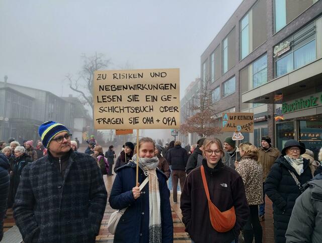 Bei der Demonstration in Buchholz  | Foto: Cornelia Cornels-Selke