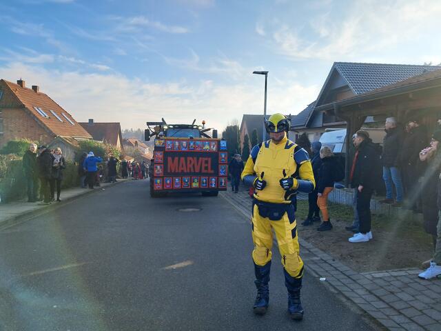 Viele Marvel-Helden waren auf und um den Wagen versammelt | Foto: Anika Werner