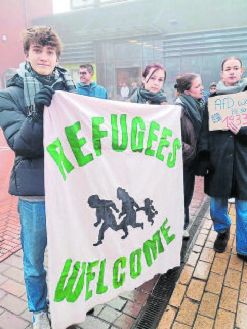 Jugendliche zeigten Flagge bei der Demonstration in Buchholz  Fotos: Cornelia Cornels-Selke