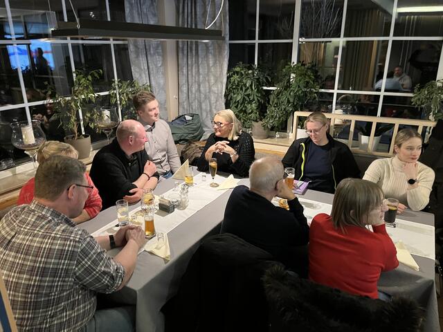 Die Jahreshauptversammlung bietet für Gewerbevereine gute Möglichkeiten zum Austauschen und Netzwerken  | Foto: sra