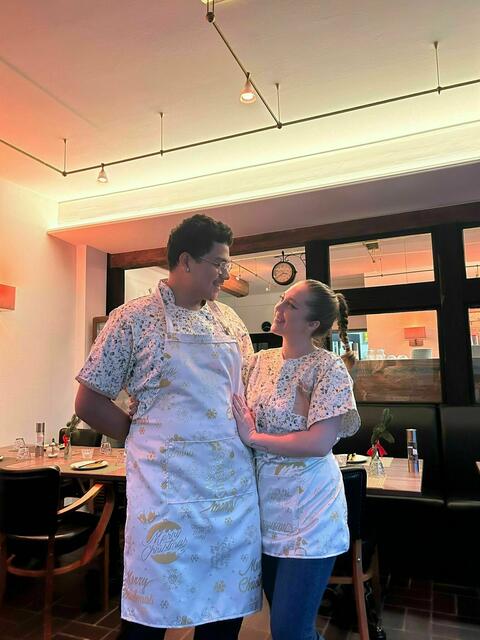 Raisa und Fernando fühlen sich wohl und aufgenommen in Hittfeld. Ihr Konzept "Essen wie bei Freunden" scheint aufzugehen | Foto: Beerens