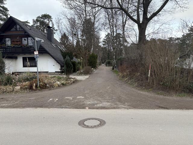 In einem Antrag wird die Sperrung des Stichwegs vom Weg zur Mühle zum Pappelweg in Holm-Seppensen für Kraftfahrzeuge gefordert. Dies soll nun geprüft werden | Foto: ab