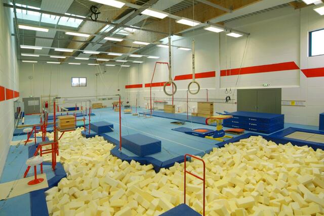 Schnitzelgrube für ein angstfreies Erlernen von schwierigen Elementen und die Ausstattung der Kunstturn-Arena lassen kaum Wünsche für das leistungsorientierte Turnen offen | Foto: TSV 08