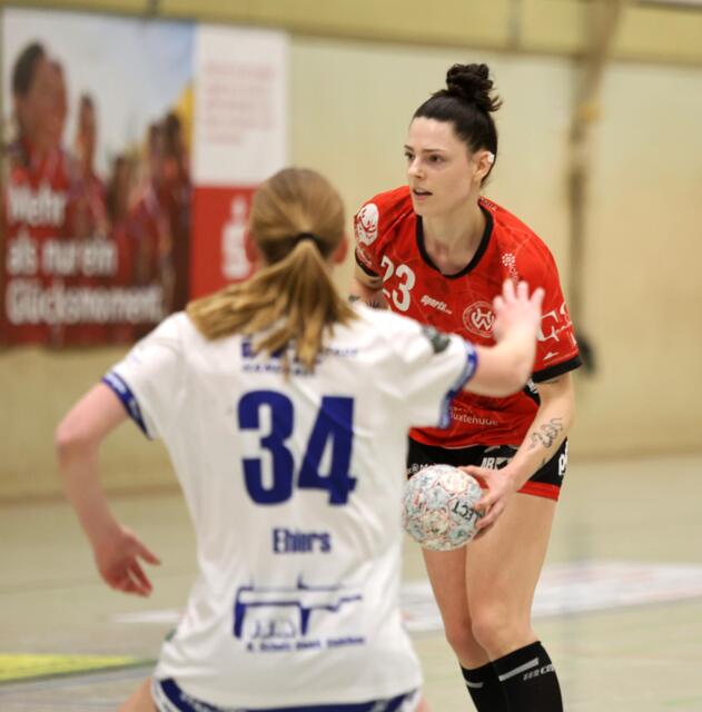 Laura Nickel (re.) erzielte vier Tore für TuS Jahn Hollentedt | Foto: cc