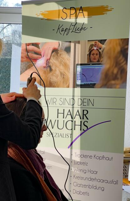 Mit der Kamera wird die Haaranalyse durchgeführt | Foto: NEUMANNS KopfKonzept