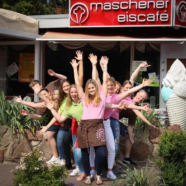 Das Team um Martina und Manfred Leifker hat eine Menge Spaß bei der Arbeit  | Foto: Leifker