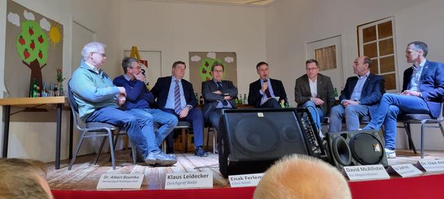 Teilnehmer beim "Dorftreff" in Balje | Foto: ig