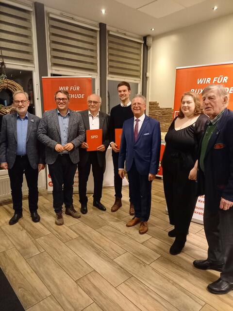 Langjährige Mitglieder: Gerhard Draheim (li), Europaabgeordneter Tiemo Wölken, Wolfgang Wölken, Johannes Teichmann, Christian Krüger, Alexandra Steffens und Gregor Sommer | Foto: U. Lampe