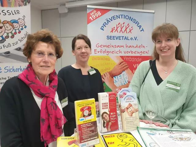 Der Präventionsrat in Seevetal war mit einem Infostand vor Ort  | Foto: mro