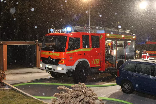 Die Feuerwehr war mit etwa 100 Einsatzkräften vor Ort | Foto: Feuerwehr Stade/Stefan Braun