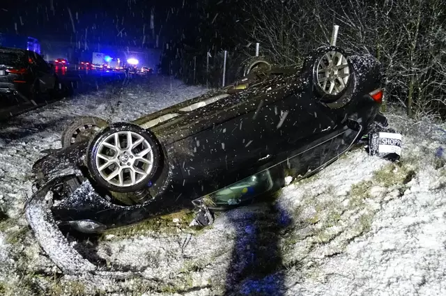 Das verunfalltes Fahrzeug in Höhe der Anschlussstelle Evendorf der A7 | Foto: Pressestelle Feuerwehr Samtgemeinde Hanstedt