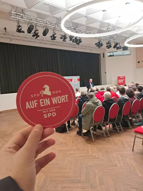 Auf Bierdeckeln konnten Bürger ihre Fragen notieren | Foto: Anika Werner