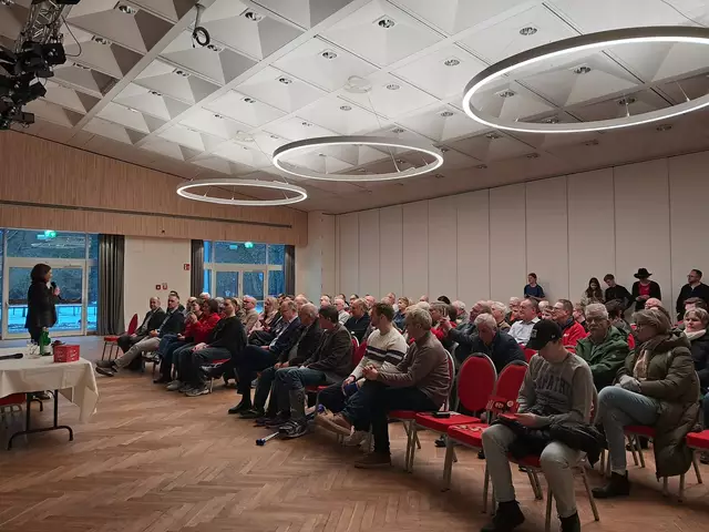 Etwas 100 Interessierte kamen in die Stadthalle nach Winsen, um mit Stephan Weil in die Diskussion zu gehen | Foto: Anika Werner