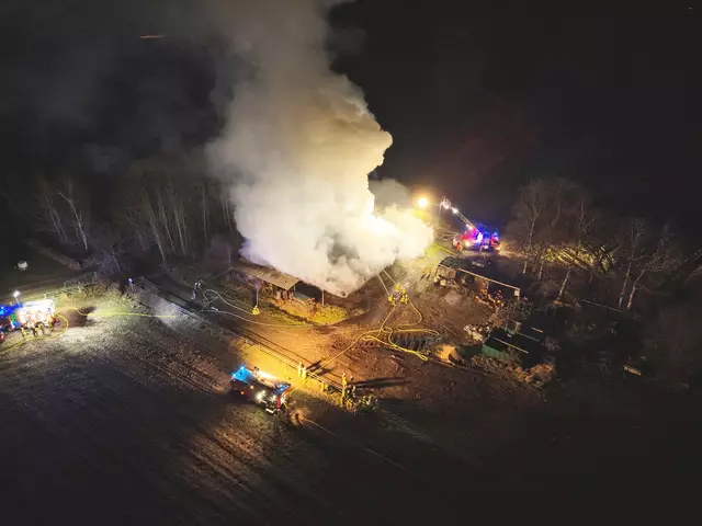 Die brennende Scheune aus der Vogelperspektive | Foto: "Drohne am Fliegen" - Rico Mecklenburg 