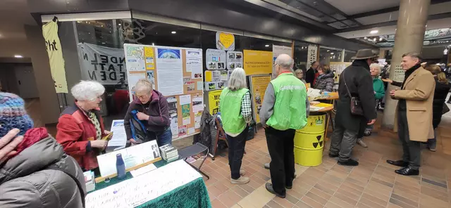 An den Informationswänden konnten sich die Besucher ebenfalls informieren | Foto: Welle