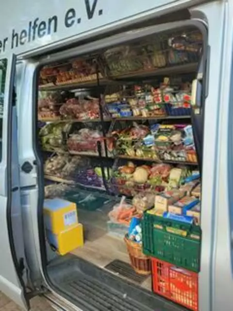 Ein Blick in den Lieferwagen von Buxtehuder helfen | Foto: Müller