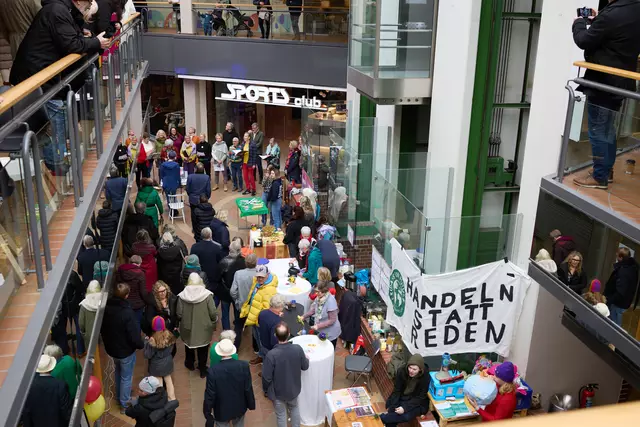 Die Informationsstände der Institutionen und Vereine wurden gut frequentiert | Foto: Helms