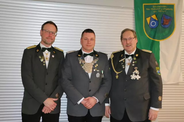 (v. li.) Vizepräsident Sascha Pohl, Präsident Dani Hogrefe und Ehrenpräsident Hartmut Wiegers | Foto: Schützenverein Neu Wulmstorf