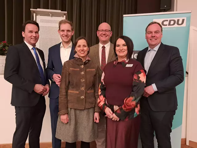 Die Mitglieder der CDU bedankten sich bei den ehrenamtlich Tätigen in der Region mit einem feierlichen Neujahrsempfang: MdL André Bock, Vorsitzender Jan-Malte Wieben, Bundestagskandidatin Dr. Cornell Babendererde, MdL Dr. Marco Mohrmann, Fraktionsvorsitzende Anja Trominski und Bürgermeister André Wiese | Foto: Anika Werner