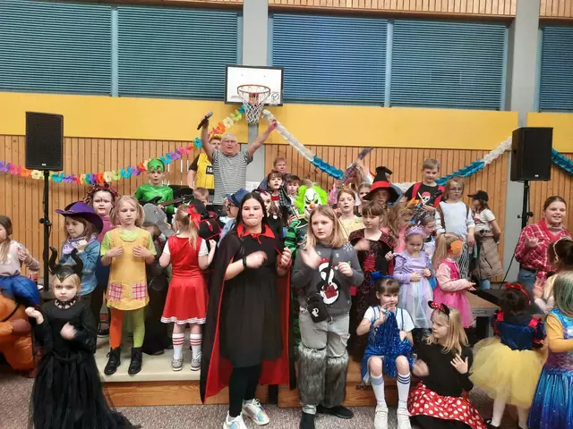 Fix was los bei den Kindermaskeraden  | Foto: Repinski