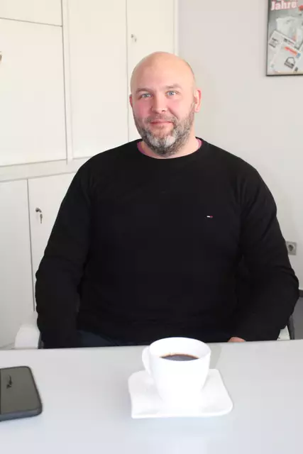 Der Leiter der Tafel Buchholz, Frank Bökler, im Gespräch mit dem WOCHENBLATT | Foto: pm