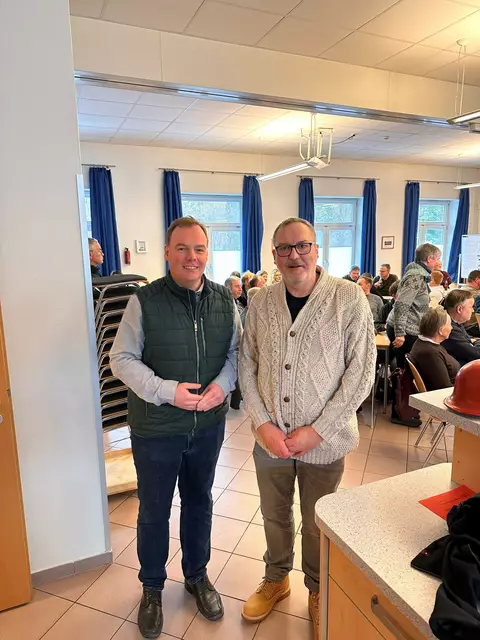 Beim Bauernrechnen: Bürgermeister André Wiese (li.) mit Ortsvorsteher Dirk Backhaus | Foto: Stadt Winsen