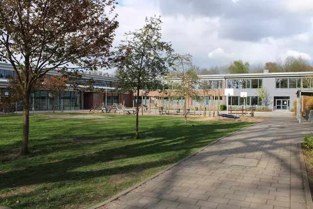 Morderne Schule mit relativ neuem Gebäude und hohem Lehranspruch: die Horizonta-Oberschule mit gymnasialem Zweig in Jesteburg | Foto: pöp