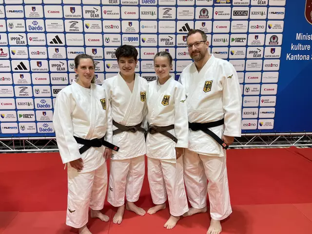 Treten in diesem Jahr bei Wettkämpfen im Kata-Bundeskader an (v. li.): die Judokas Carolin Charina Jeromin, Laurenz Degener, Jette Buchholz und Martin Etter vom HSV Stöckte | Foto: Jeromin