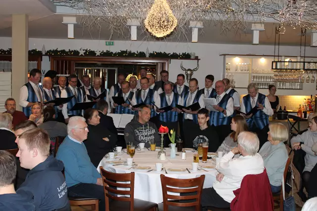 Der Wulfsener Männergesangverein "Liederkranz" gestaltete den musikalischen Rahmen der Veranstaltung | Foto: ce