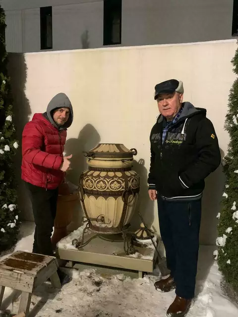 Grischa Kaflowsky (re.) mit seinem Sohn Sascha im Garten ihres Hauses in einem Vorort von Kiew | Foto: G.K.