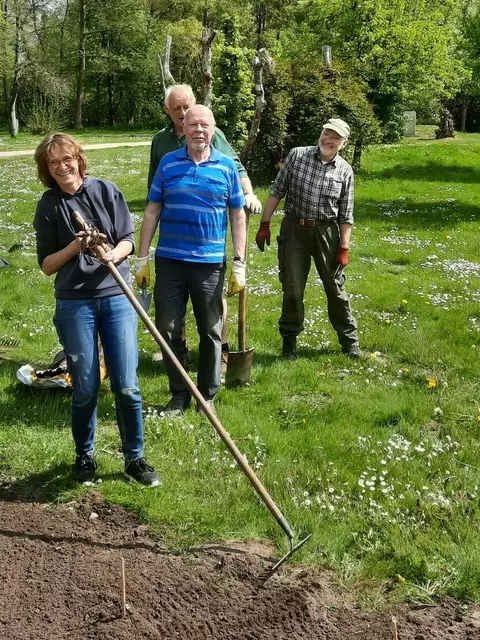 Wer Lust auf die Gartenpflege hat, kann sich beim Verein melden | Foto: Ragna Raabe