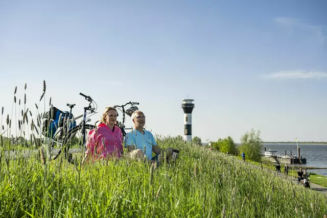 Pause am Deich bei Twielenfleth | Foto: Mönchsweg e.V.-MarTiem Fotografie