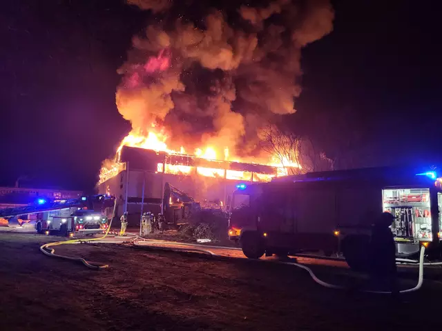 Die Rauch- und Feuersäule war über die Grenzen von Tostedt hinaus zu sehen | Foto: sh