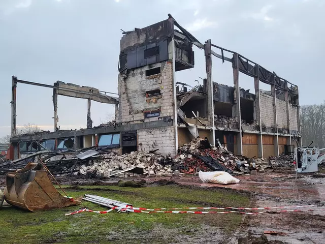 Der Anblick der Ruine am Mittwochmorgen: es sah aus, wie nach einem Bombenanschlag | Foto: sh