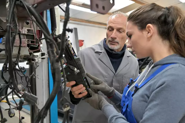 Bei dem MINT-Projekt soll das Interesse der Schüler an technischen Berufen geweckt werden (Symbolbild) | Foto: Adobe Stock/goodluz