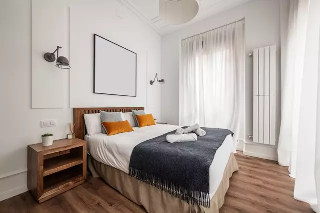 Mit einem schick eingerichteten Ferien-Apartment lässt sich deutlich mehr Geld verdienen als mit einer normalen Mietwohnung. Stade will hier nun einen Riegel vorschieben | Foto: Adobe Stock/Toyakisfoto.photos