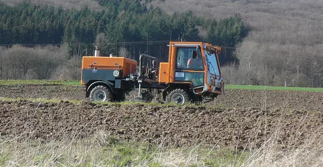 Ein solches Fahrzeug wird zwischen Klein Hollenbeck und Hollenbeck unterwegs sein, um die Signale für die Messungen auszusenden | Foto: LIAG