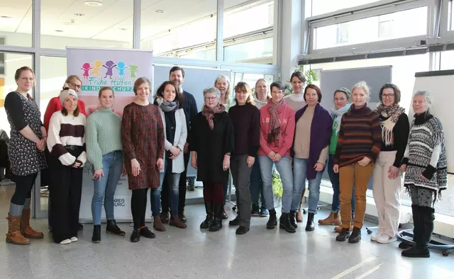 Die Familienhebammen und -kinderkrankenschwestern sowie weitere Aktive der Frühen Hilfen zogen bei ihrem Treffen eine positive Zwischenbilanz | Foto: Landkreis Harburg