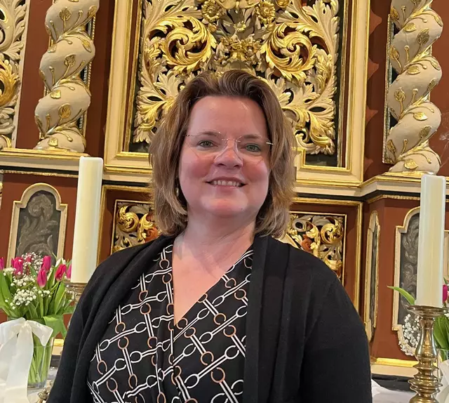 Pastorin Ulrike Meyer-Heieis in der St. Andreas-Kirche in Hollenstedt bei ihrer Einführung.  | Foto: M. Burfeind