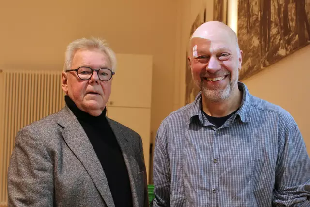 Christoph Henschen (SPD, re.) wurde von Bürgermeister Udo Heitmann über seine Pflichten als Ratsmitglied aufgeklärt | Foto: pöp