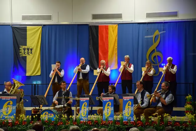 Einer der Höhepunkte: Alphornritt mit vier Steller Alphörnern | Foto: Heiko von Bargen
