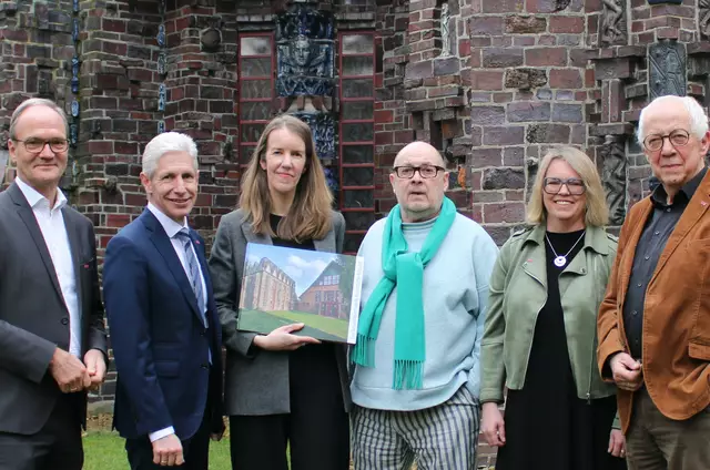 Hans-Heinrich Aldag (Bossard-Stiftungsrat, v. li.), Landrat Rainer Rempe (Stiftungsrat), Katharina Groth (Museum), Jürgen Müller, Heike Duisberg-Schleier (Museum) und Hans-Jürgen Börner (Stiftungsrat) | Foto: pöp