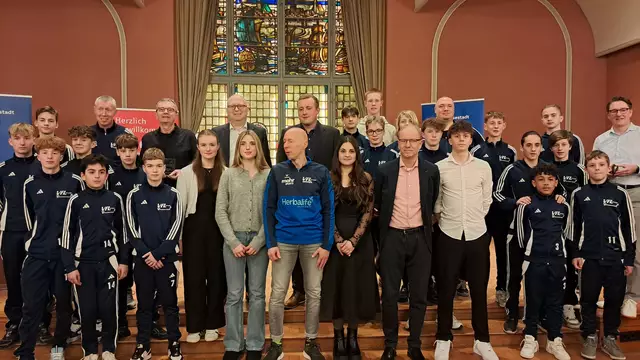 Die geehrten Stader Sportlerinnen und Sportler | Foto: Hansestadt Stade